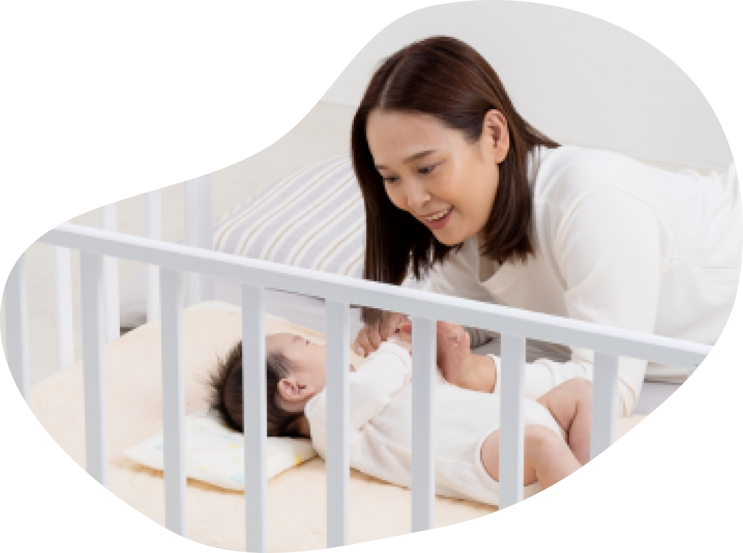 ベビーベッドと赤ちゃん